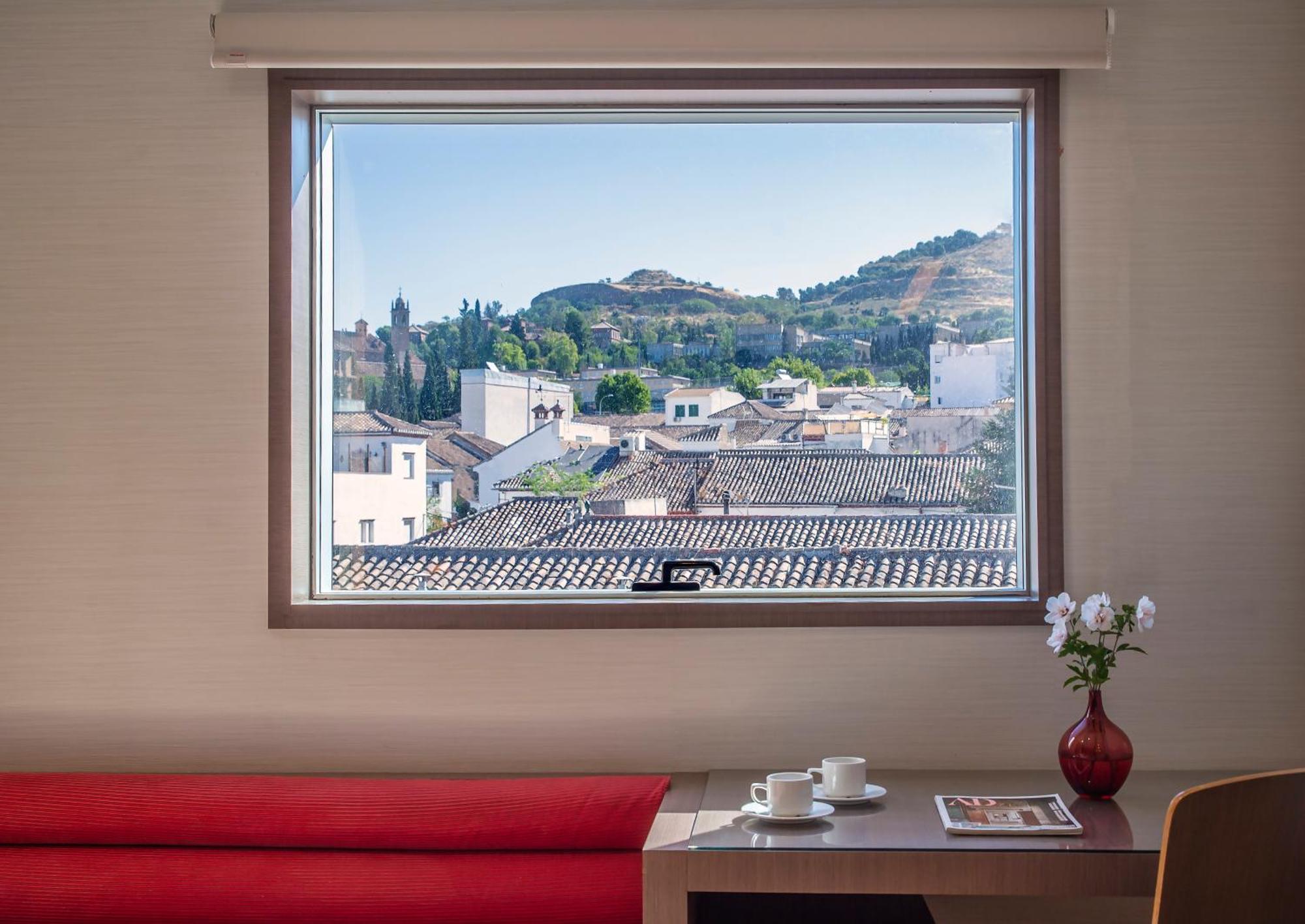 Hotel By Pierre & 4*