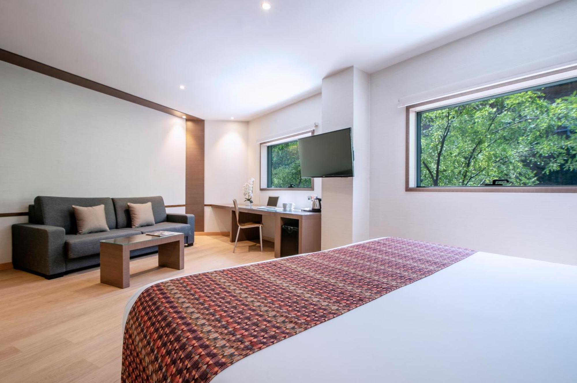 By Pierre & Hotel