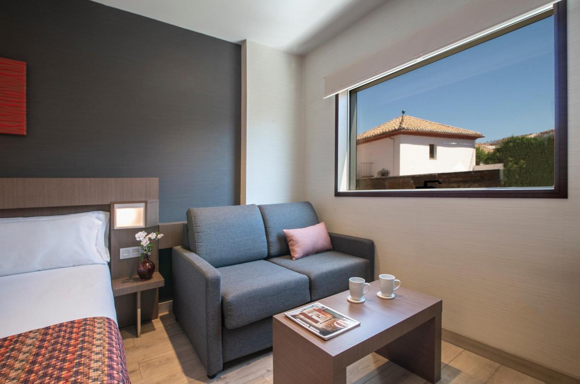 By Pierre & Hotel Granada