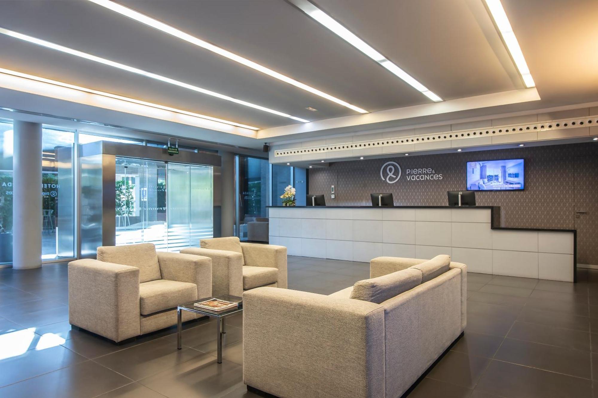 Hotel By Pierre & 4*
