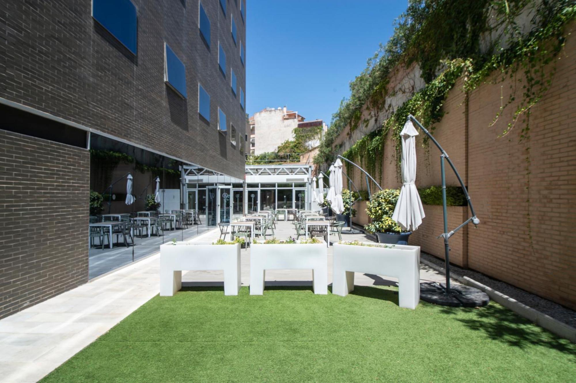Hotel By Pierre &