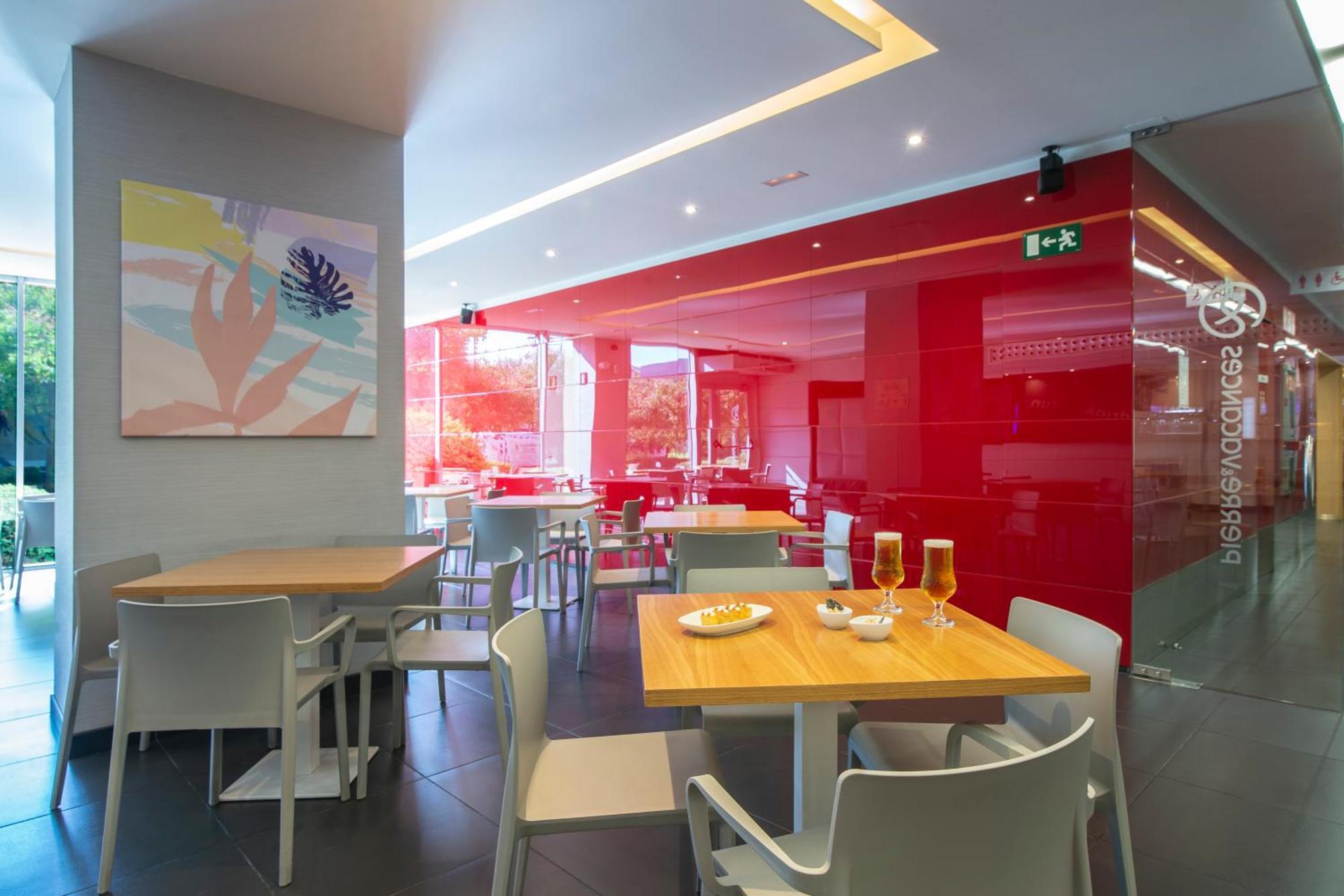 Hotel By Pierre & 4*