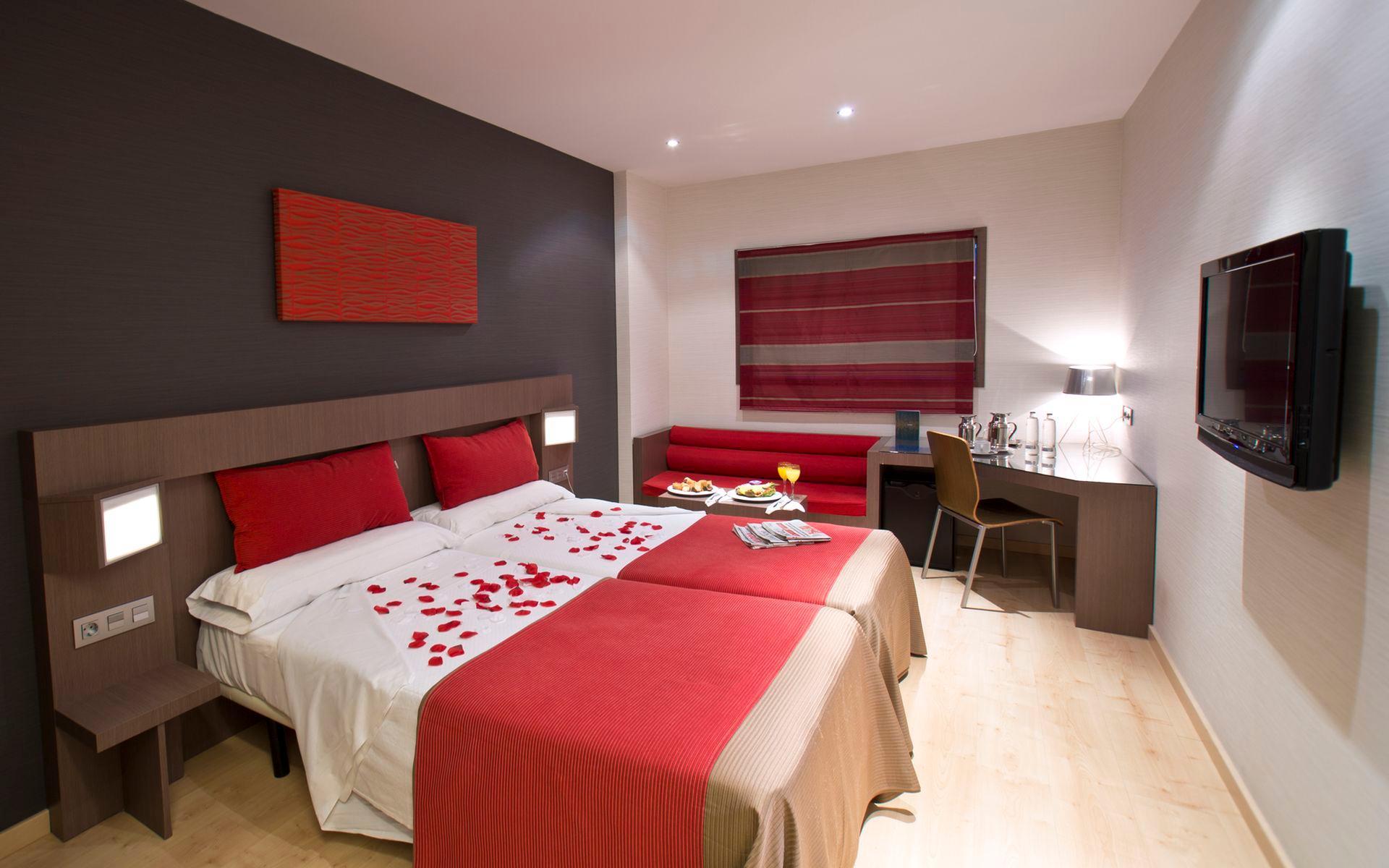 Hotel By Pierre & 4*