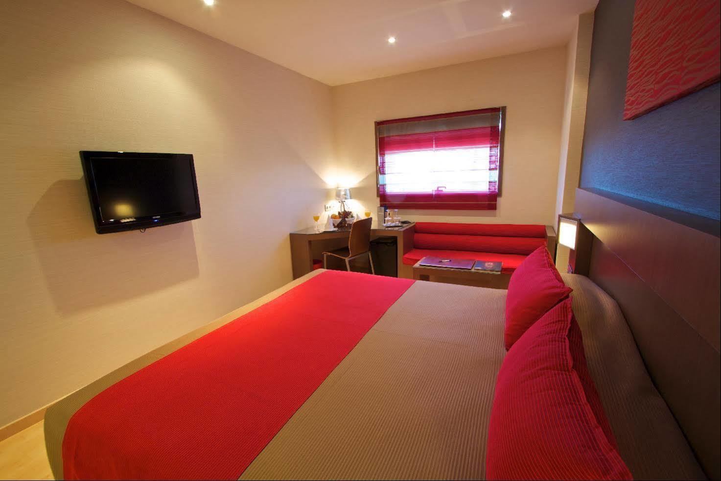 Hotel By Pierre &